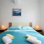 1 Bedroom Lovely In Apartament Čižići