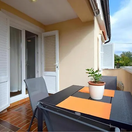 1 Bedroom Amazing In Čižići